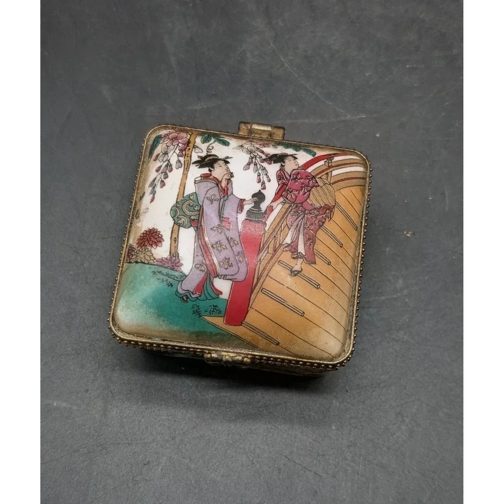 Vintage Japanese Porcelain Trinket Box Hand Painted Geisha Scene Gold 2.5